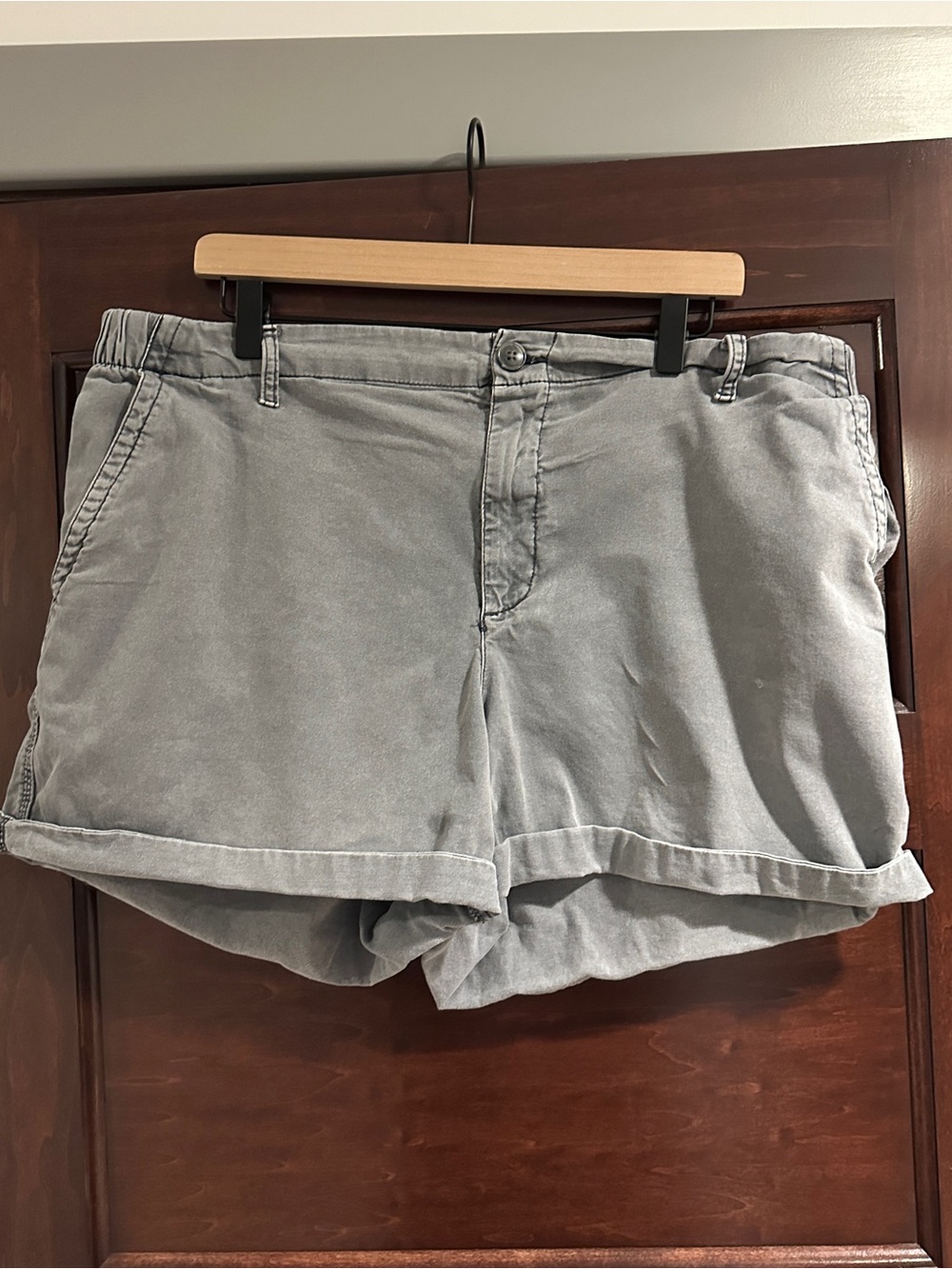 Old Navy Women's Light Gray Rolled-Hem OG chino Shorts